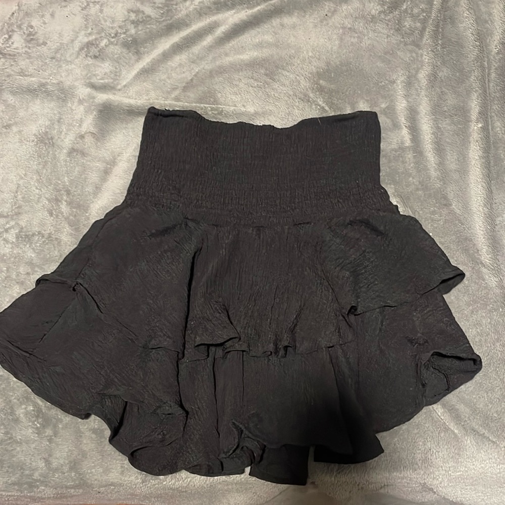 XS all black skirt.